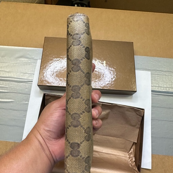 Gucci Cream and Brown Key Card Holder with Iconic GG Pattern - Picture 6 of 16